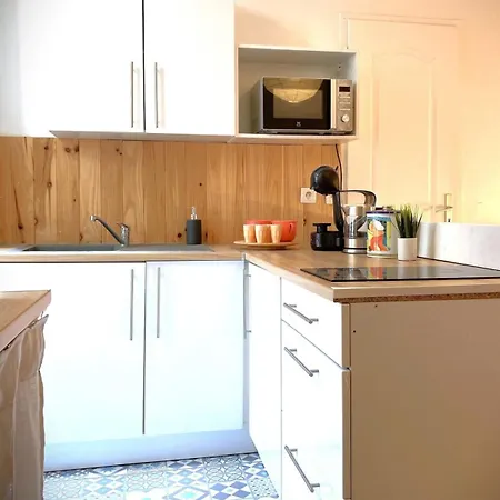 L'effervescent-hypercentre Au Calme Avec Balcon Appartement Nantes